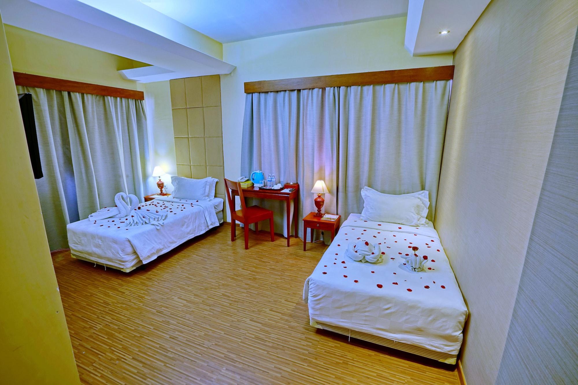 Oway Grand Hotel Mandalaj Kültér fotó