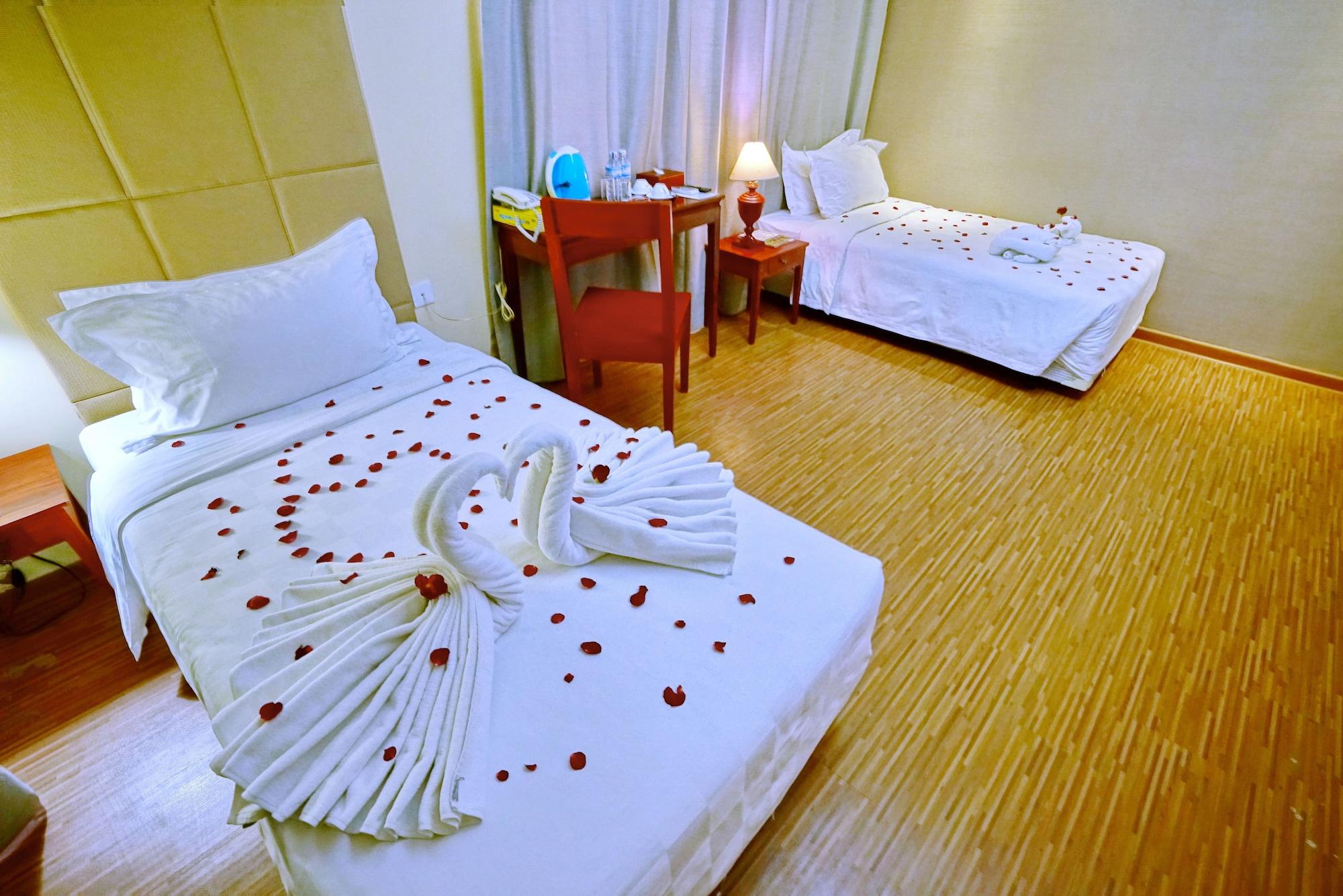 Oway Grand Hotel Mandalaj Kültér fotó