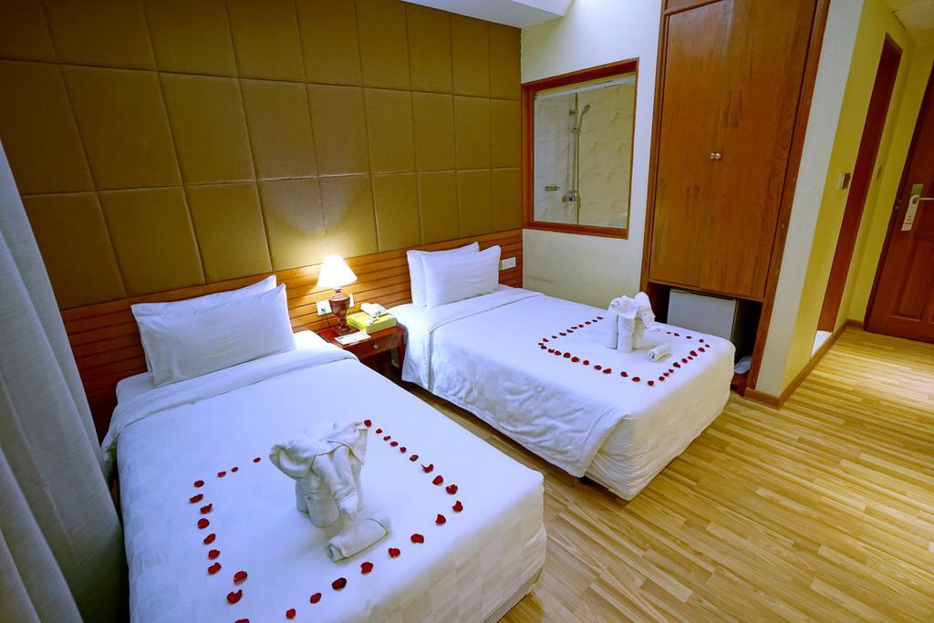 Oway Grand Hotel Mandalaj Kültér fotó