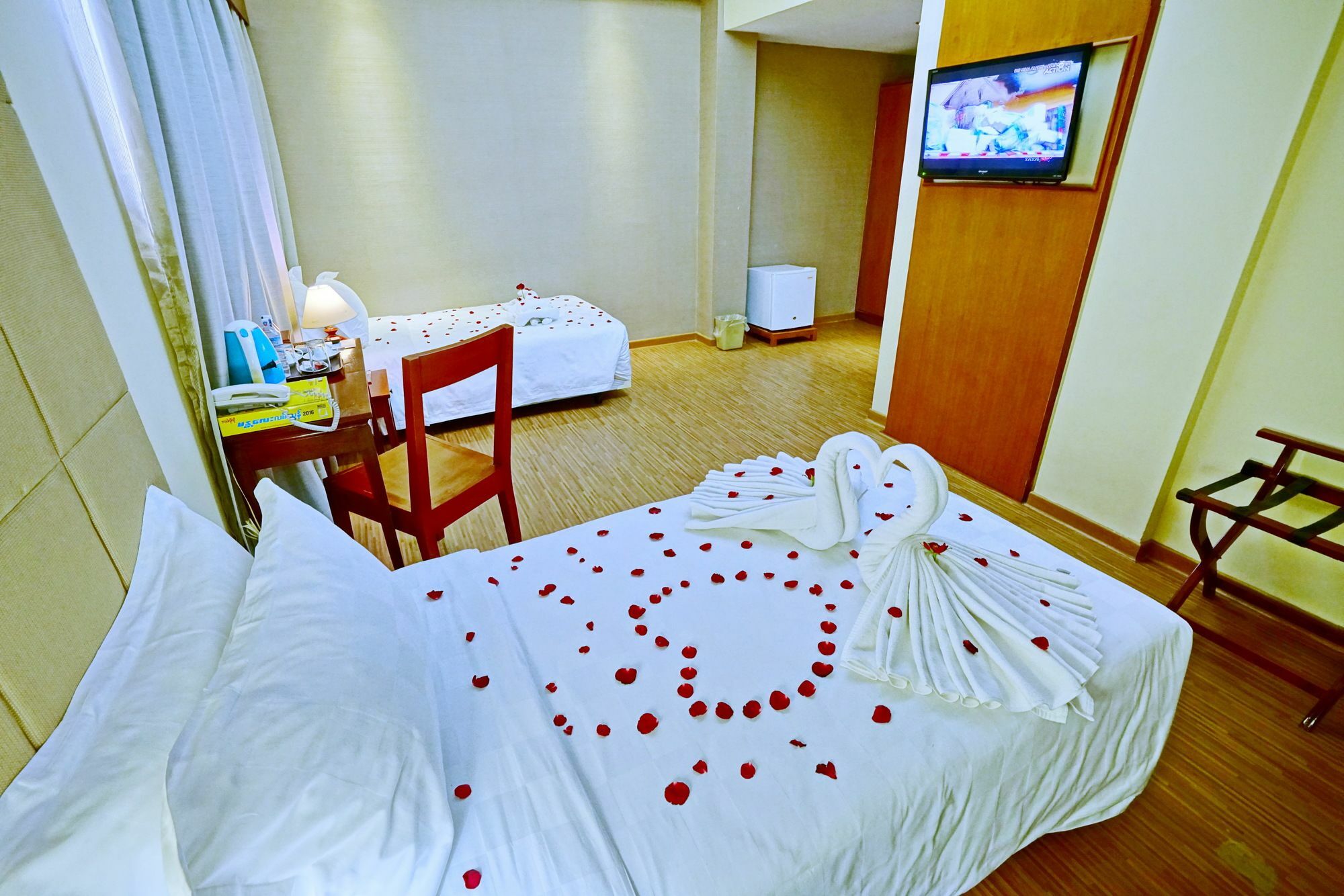 Oway Grand Hotel Mandalaj Kültér fotó