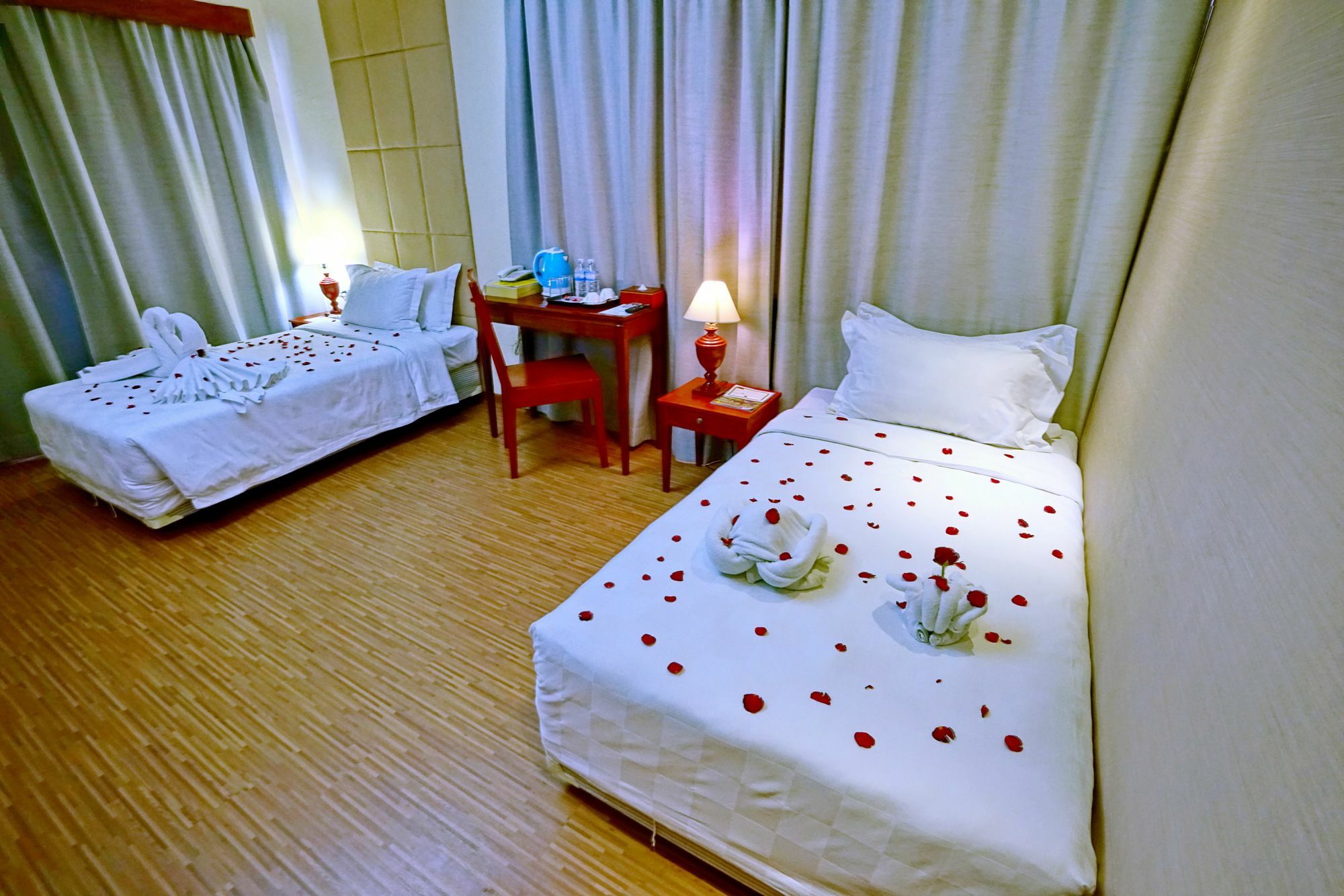 Oway Grand Hotel Mandalaj Kültér fotó